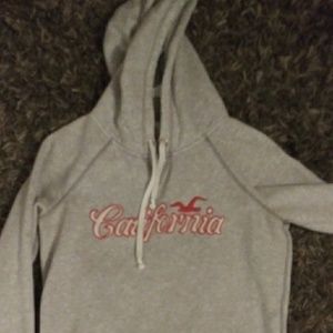 Hollister sz medium quarter sleeve hoodie